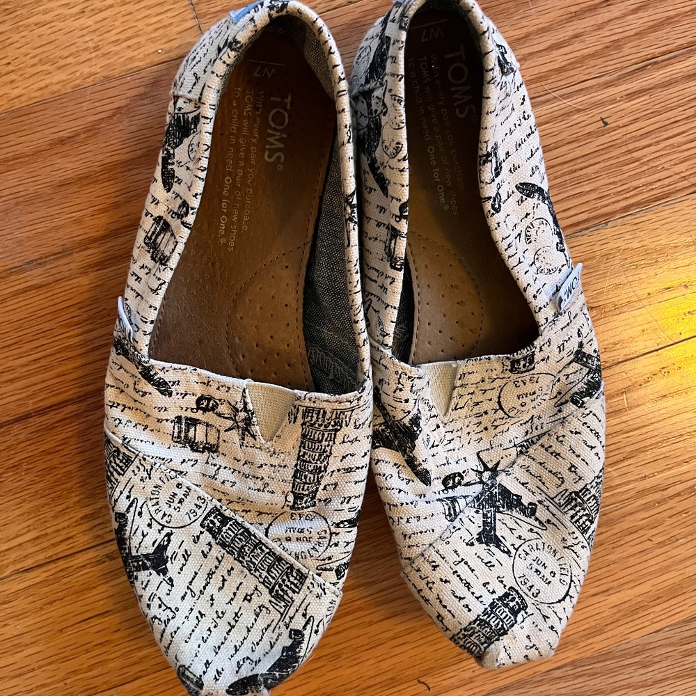 Womens European Inspired Toms - Size 7